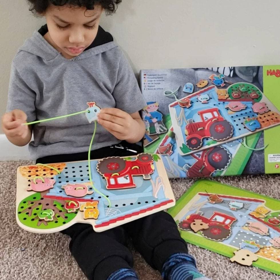 Farm Threading &amp; Lacing Game